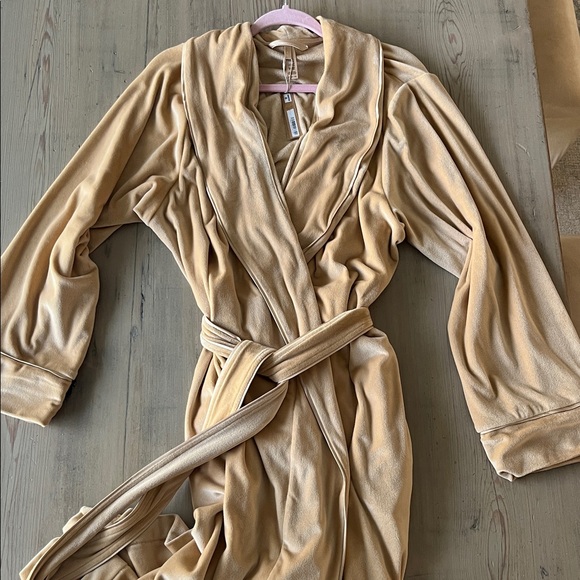 Skims Velour Robe in Honey Beige size 2X - Picture 10 of 10